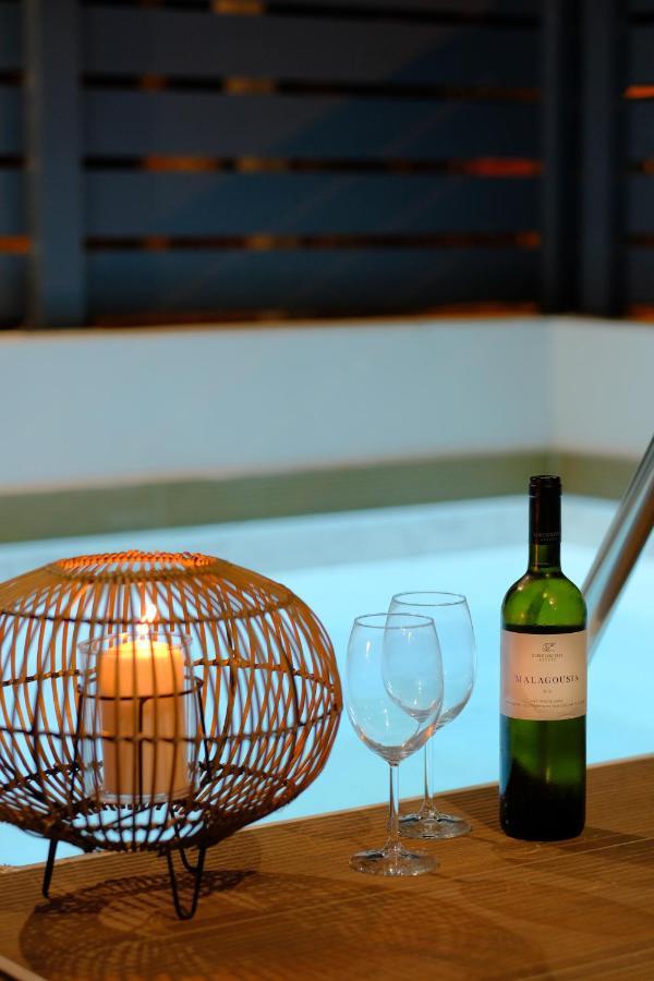 Aelia Seaside Luxury Suites ネア・カルヴァリ エクステリア 写真