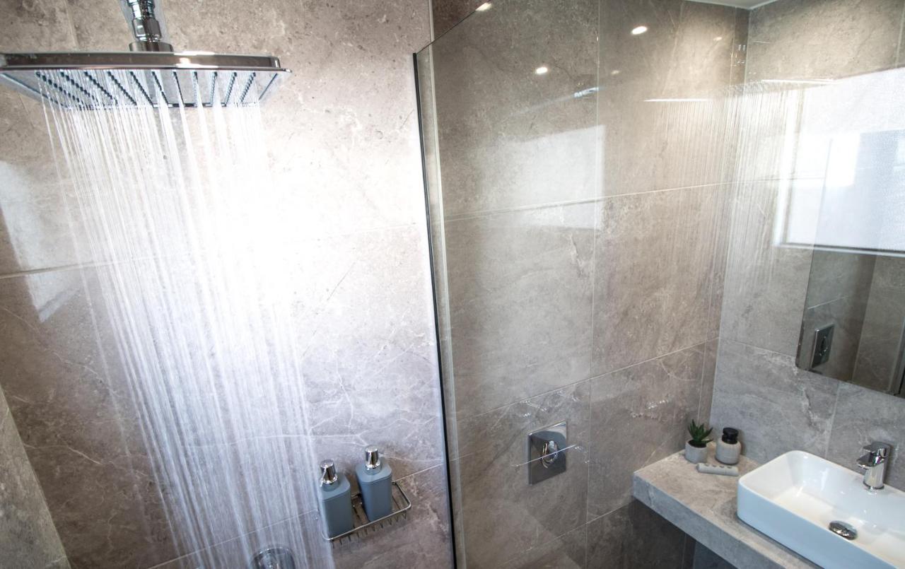 Aelia Seaside Luxury Suites ネア・カルヴァリ エクステリア 写真